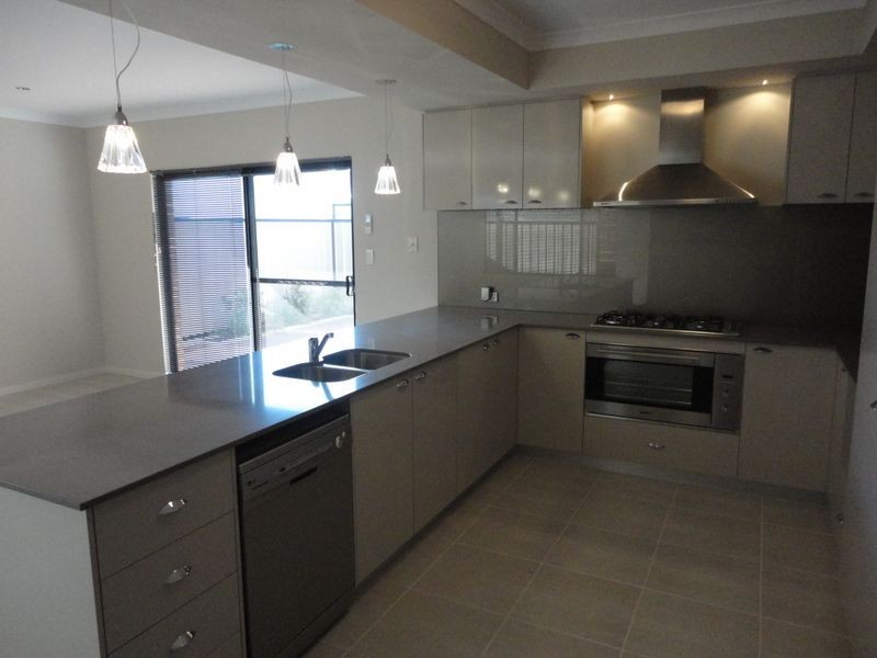 2/15 Heath Road, Kalamunda WA 6076