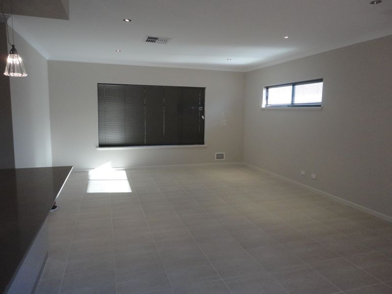 2/15 Heath Road, Kalamunda WA 6076