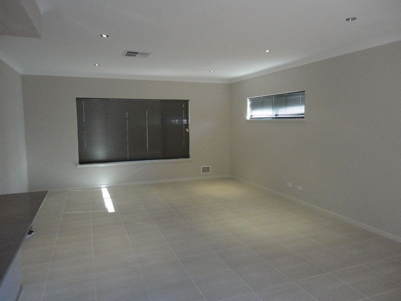 2/15 Heath Road, Kalamunda WA 6076