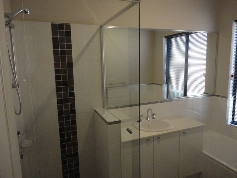 2/15 Heath Road, Kalamunda WA 6076