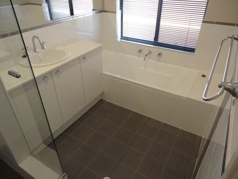 2/15 Heath Road, Kalamunda WA 6076