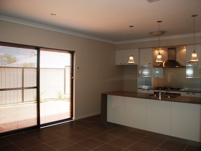 4/15 Heath Road, Kalamunda WA 6076