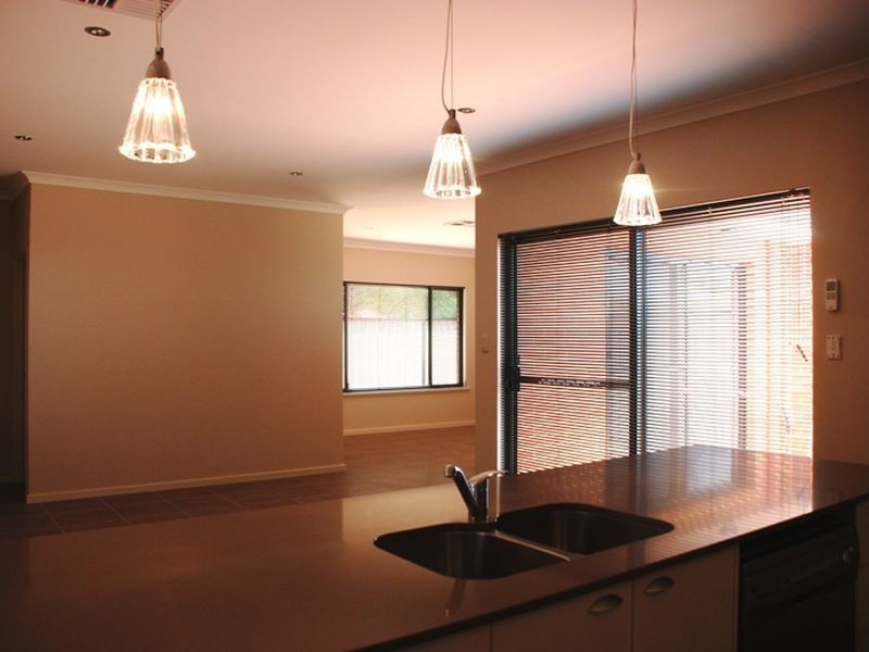 4/15 Heath Road, Kalamunda WA 6076