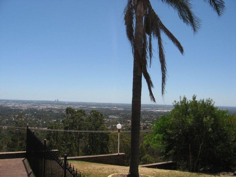 205 Falls Road, Lesmurdie WA 6076