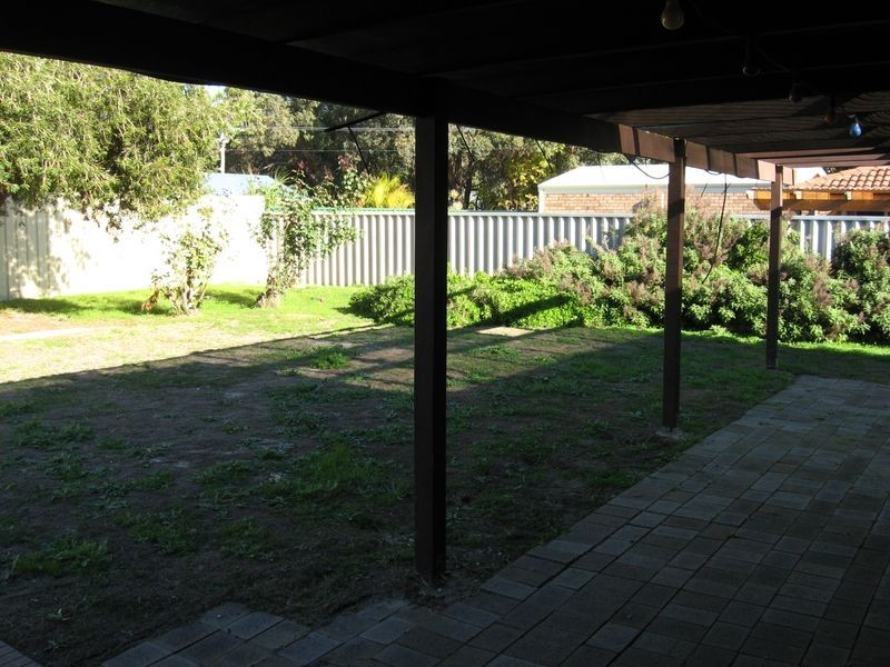 42 Palmer Crescent, High Wycombe WA 6057