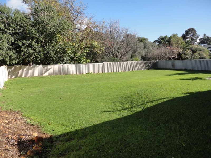 5 Andrew Street, Kalamunda WA 6076