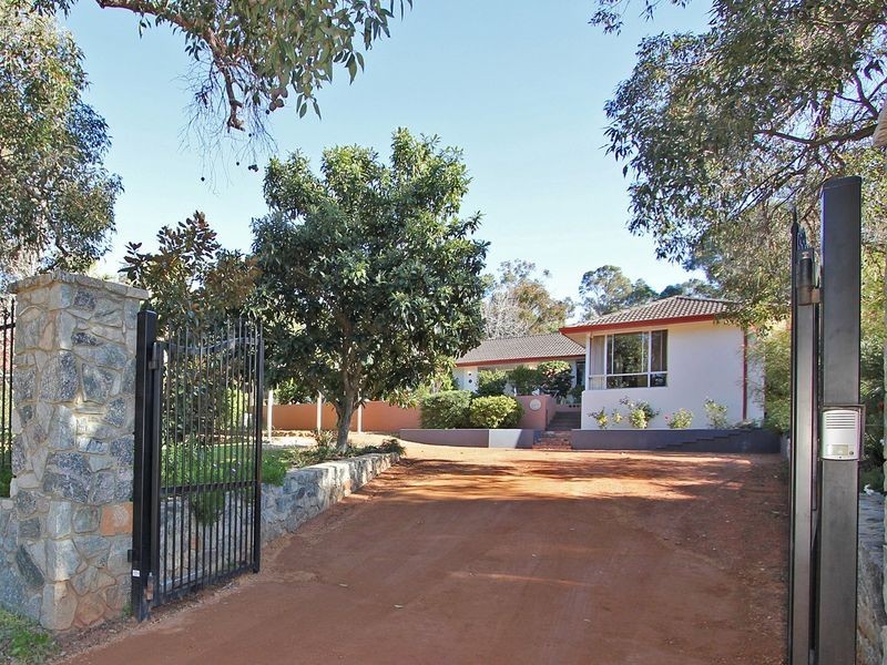 46 Mundaring Weir Road, Kalamunda WA 6076