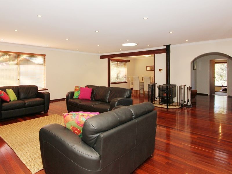 46 Mundaring Weir Road, Kalamunda WA 6076