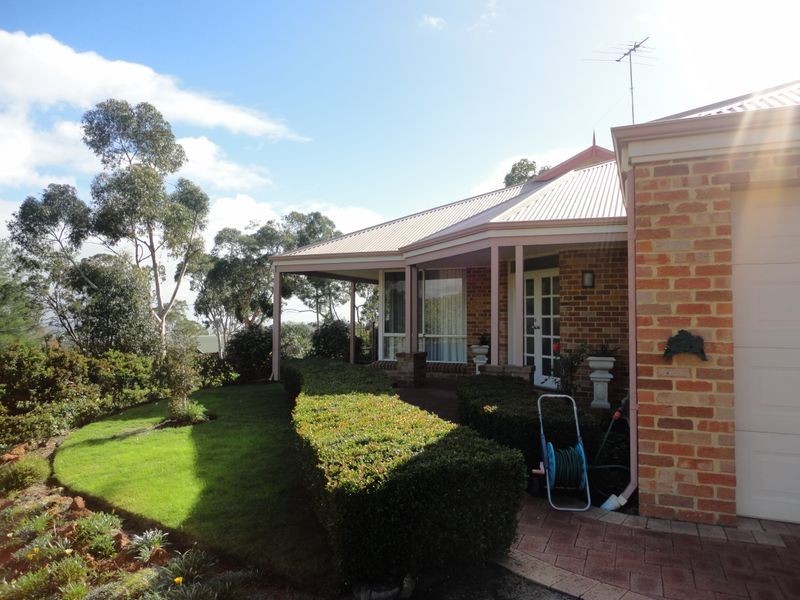 55 Lenori Road, Gooseberry Hill WA 6076