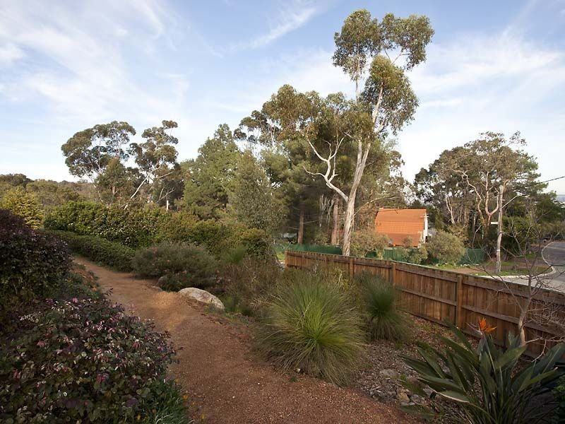 55 Lenori Road, Gooseberry Hill WA 6076