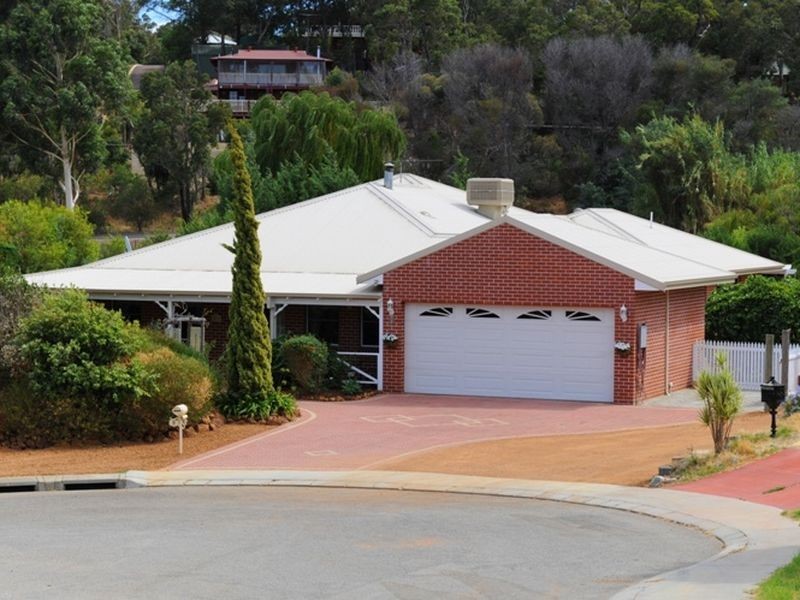 9 Logie Vale, Lesmurdie WA 6076