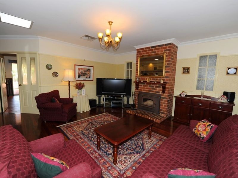 9 Logie Vale, Lesmurdie WA 6076