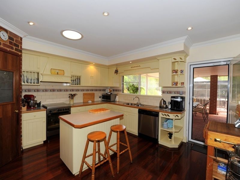 9 Logie Vale, Lesmurdie WA 6076