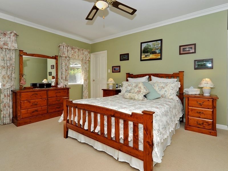 9 Logie Vale, Lesmurdie WA 6076