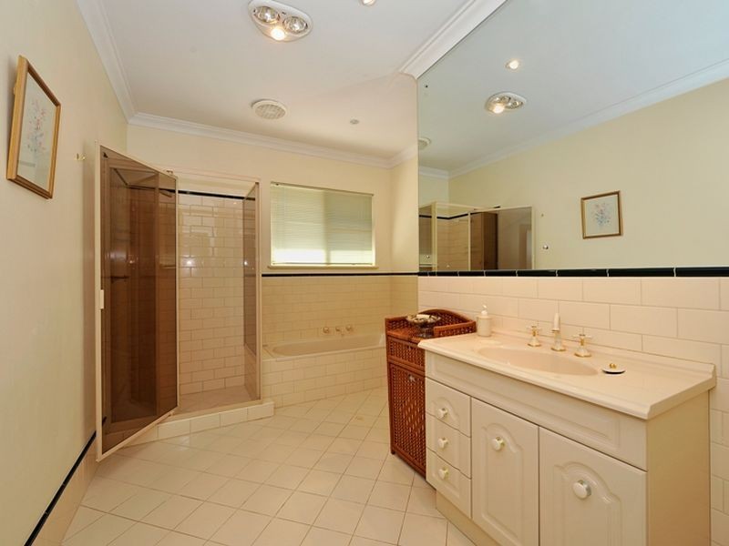 9 Logie Vale, Lesmurdie WA 6076
