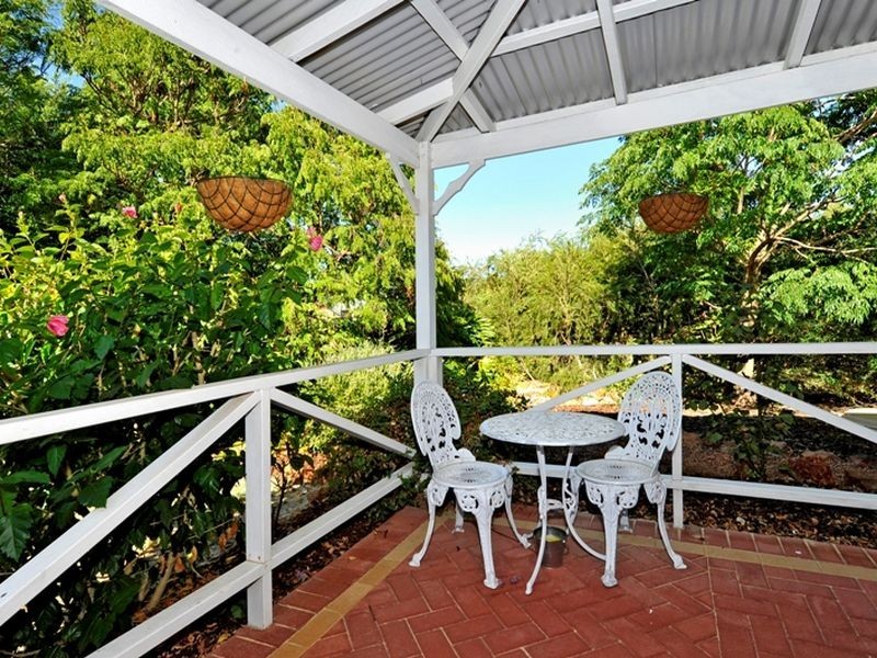 9 Logie Vale, Lesmurdie WA 6076