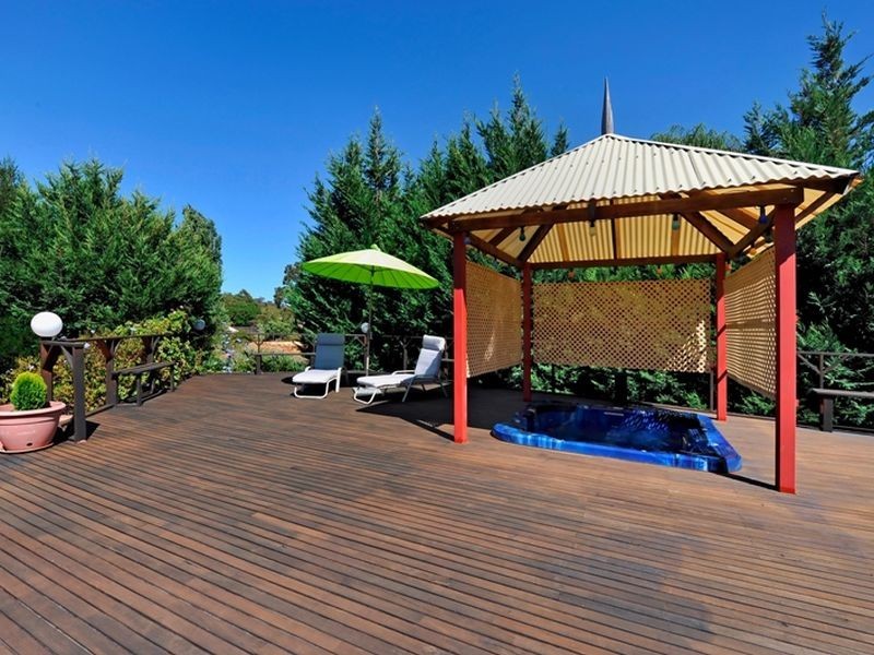9 Logie Vale, Lesmurdie WA 6076