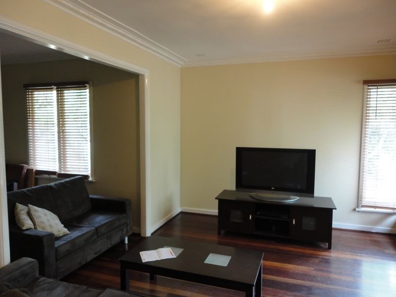 2 Urch Road, Kalamunda WA 6076