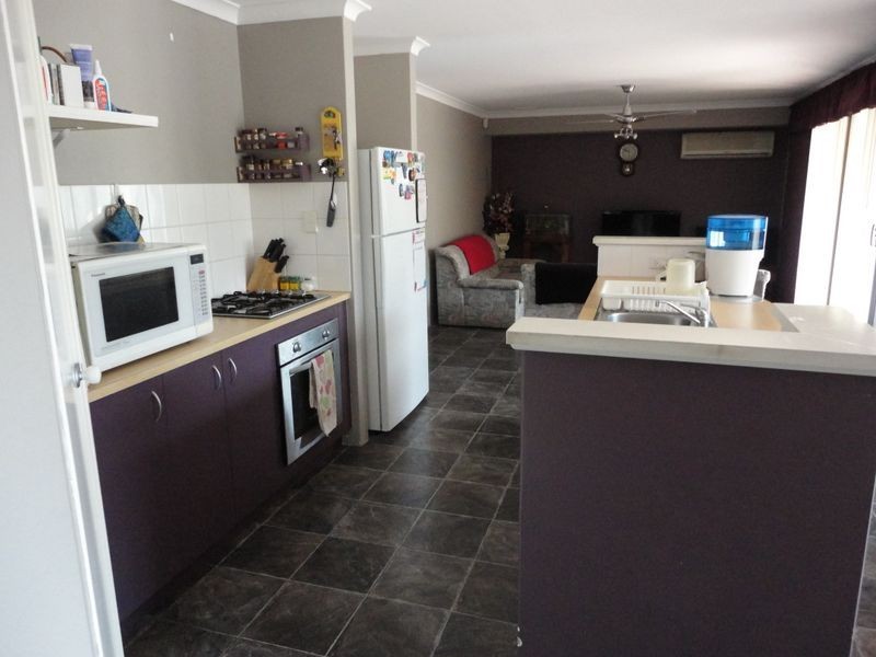 2 Oldham Pass, High Wycombe WA 6057