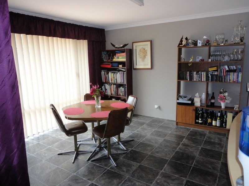 2 Oldham Pass, High Wycombe WA 6057