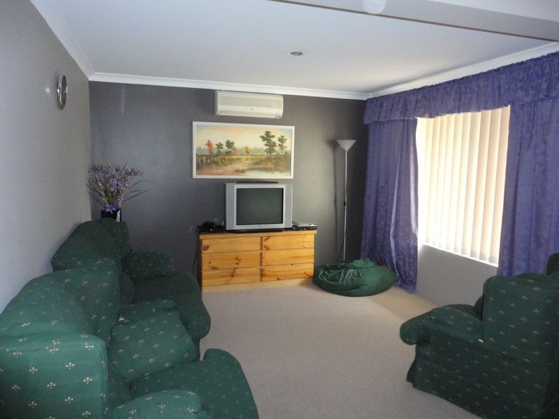 2 Oldham Pass, High Wycombe WA 6057