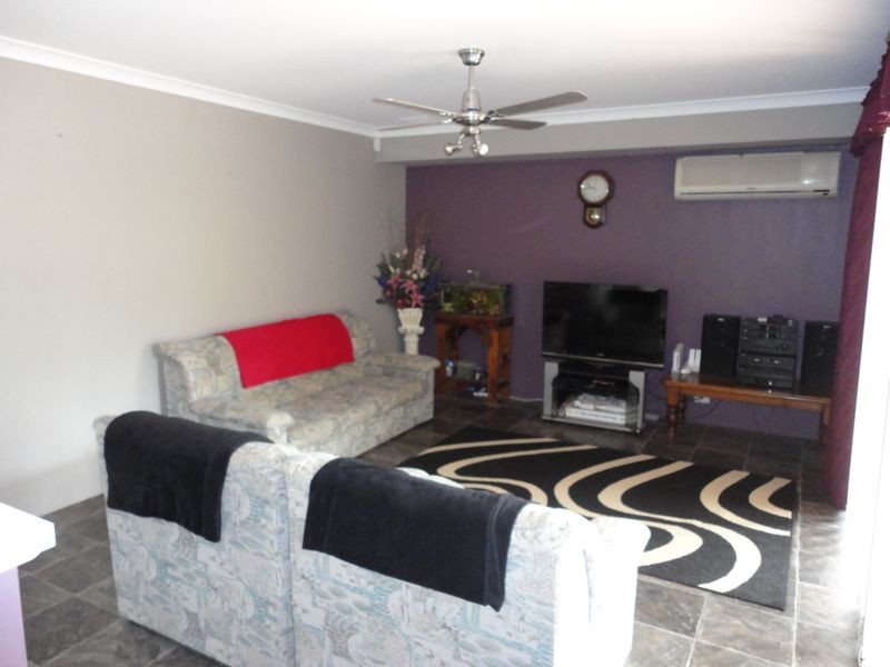 2 Oldham Pass, High Wycombe WA 6057