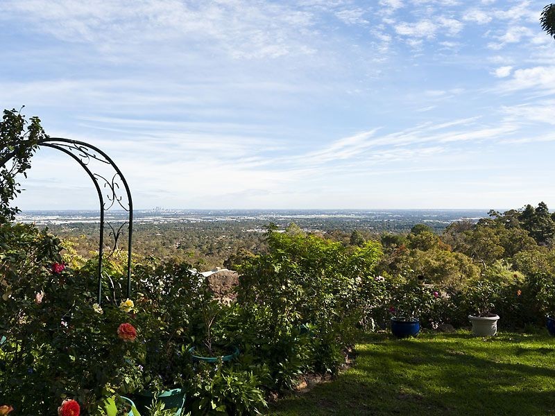 15 Currawong Drive, Gooseberry Hill WA 6076