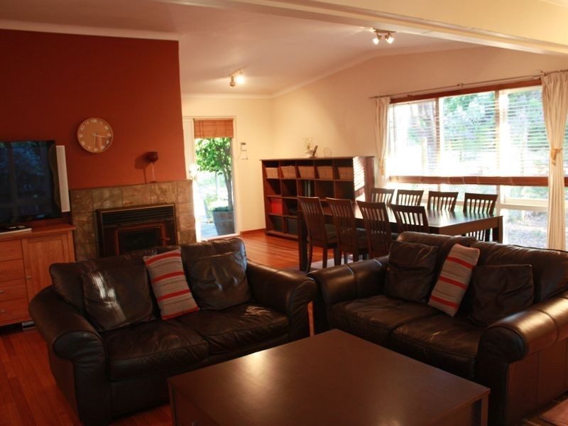 15 Vernallan Way, Lesmurdie WA 6076