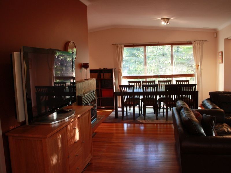 15 Vernallan Way, Lesmurdie WA 6076