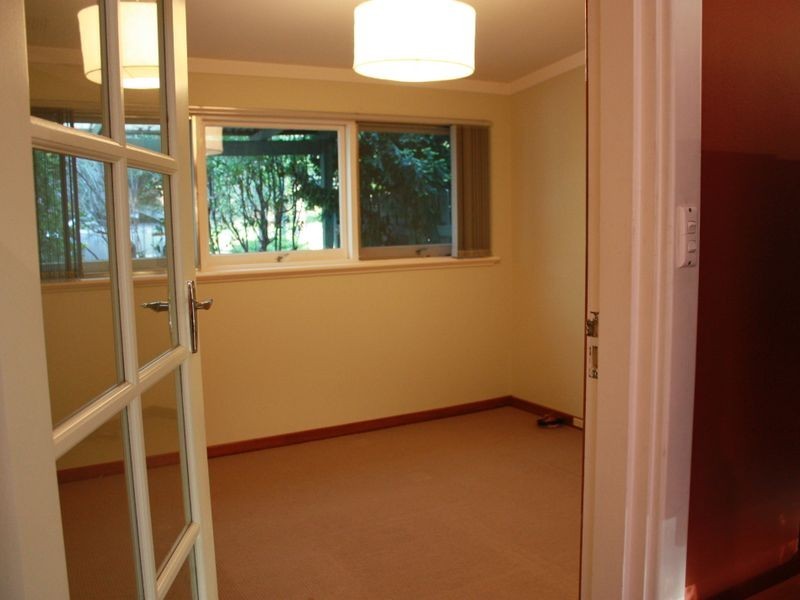 15 Vernallan Way, Lesmurdie WA 6076