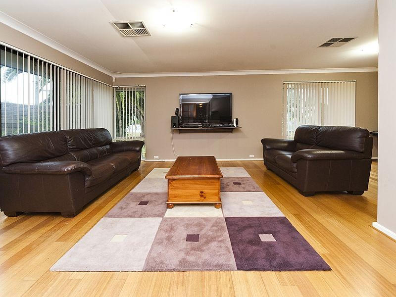 13 Barwon Street, Lesmurdie WA 6076