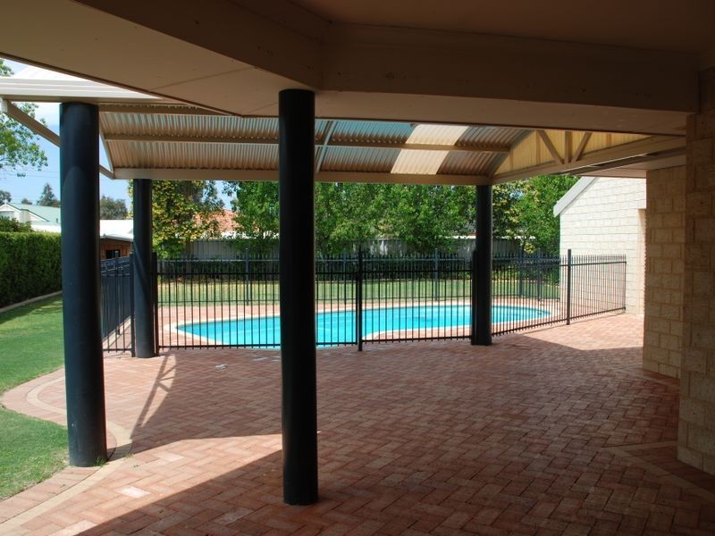 17 Desert Ash Place, Helena Valley WA 6056