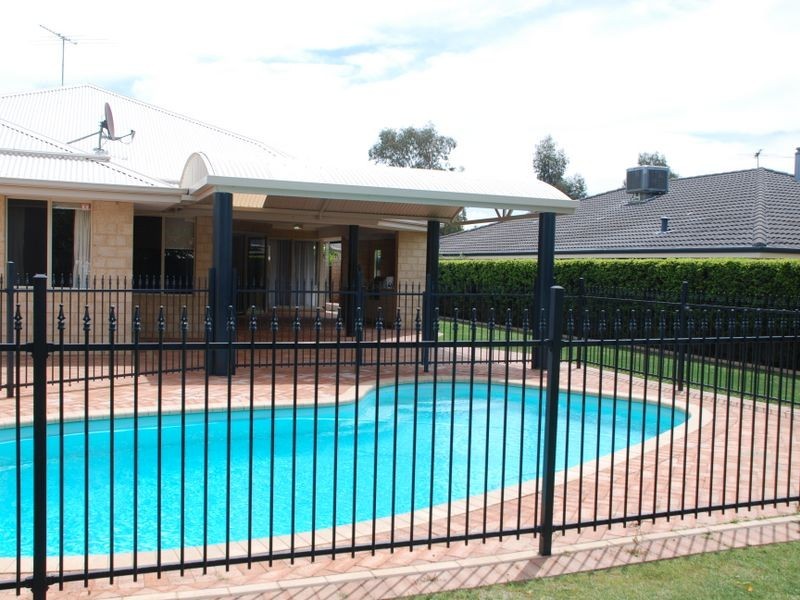 17 Desert Ash Place, Helena Valley WA 6056