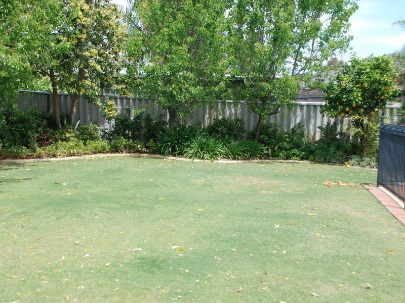 17 Desert Ash Place, Helena Valley WA 6056