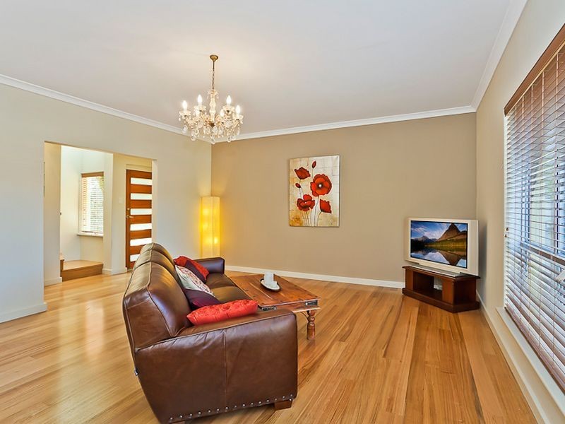 8 Stone Road, Lesmurdie WA 6076