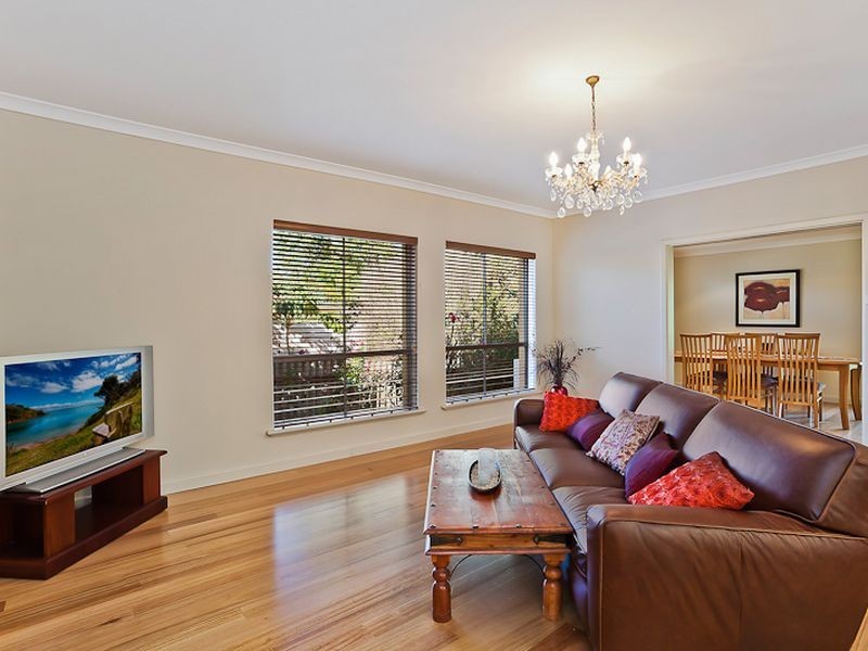 8 Stone Road, Lesmurdie WA 6076