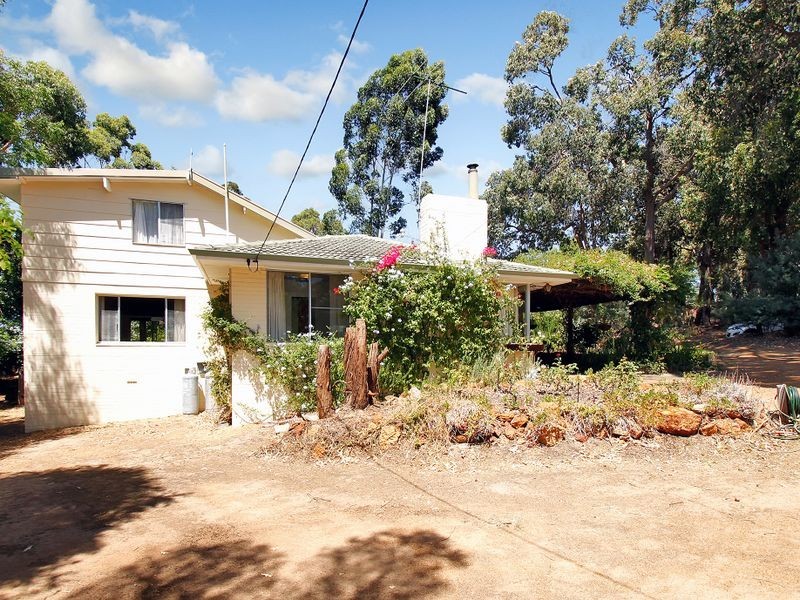 17 Hinkler Road, Kalamunda WA 6076