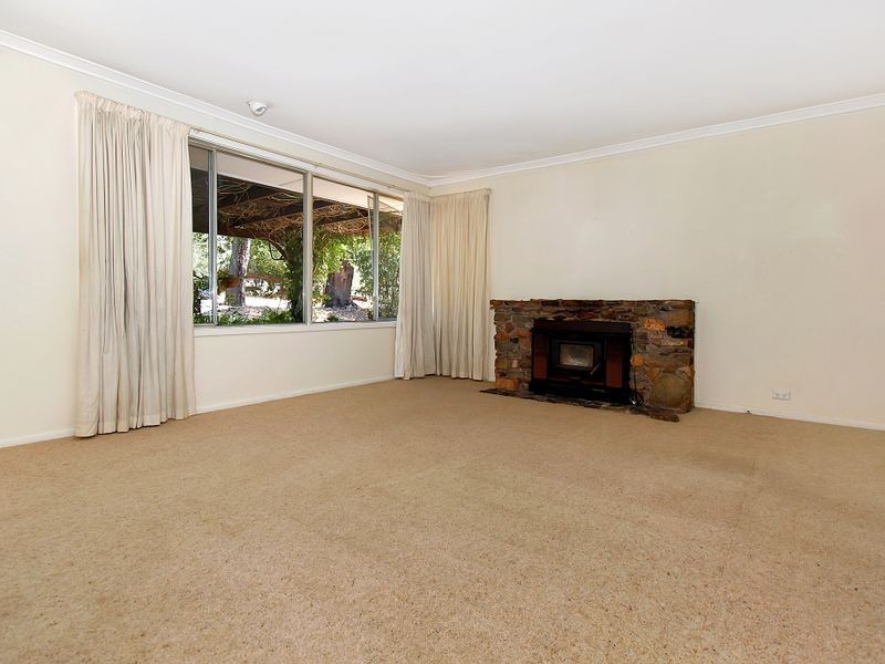 17 Hinkler Road, Kalamunda WA 6076