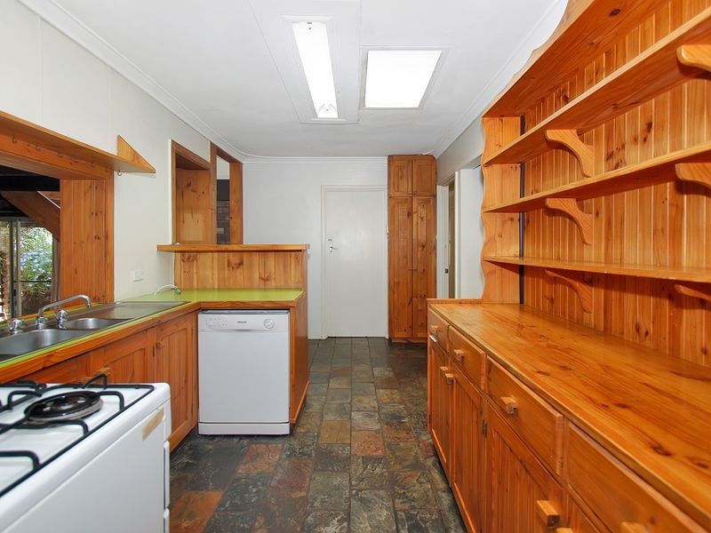 17 Hinkler Road, Kalamunda WA 6076