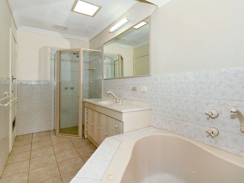 17 Hinkler Road, Kalamunda WA 6076