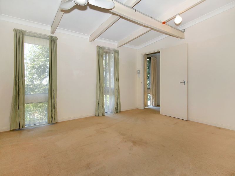 17 Hinkler Road, Kalamunda WA 6076