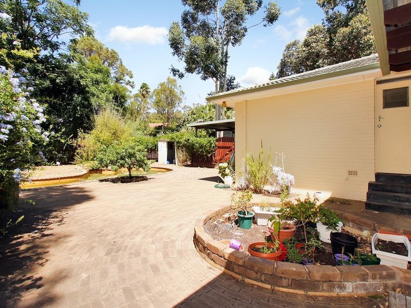 17 Hinkler Road, Kalamunda WA 6076