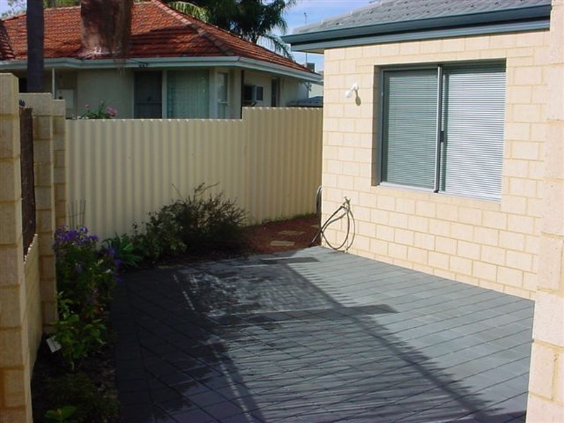 Unit 1/16 Hooson Way, Wilson WA 6107