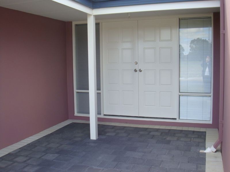 11 Extensa Road, Wattle Grove WA 6107