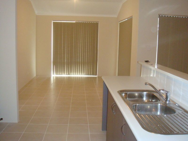 11 Extensa Road, Wattle Grove WA 6107