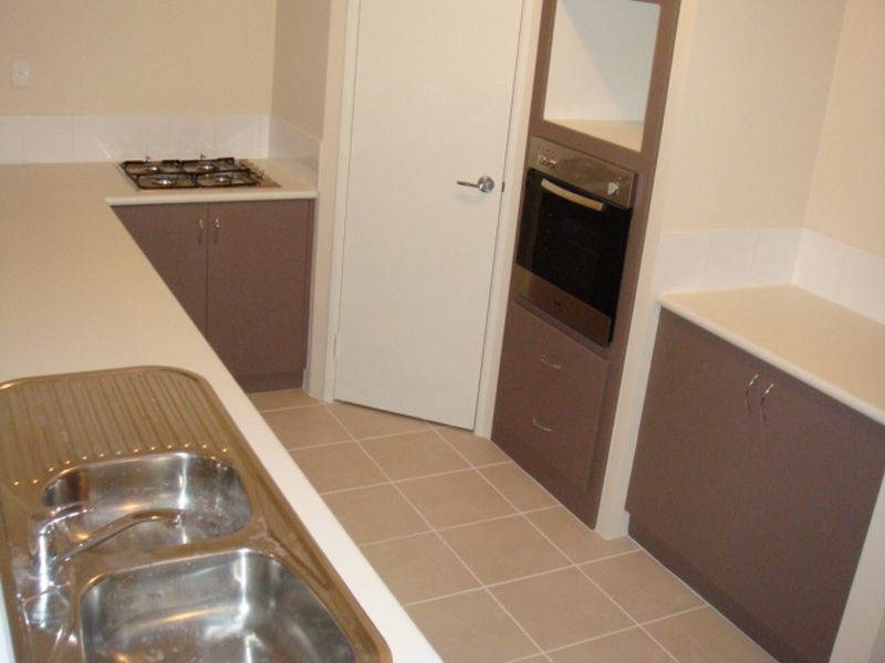 11 Extensa Road, Wattle Grove WA 6107