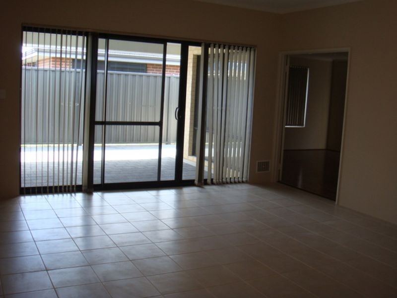 11 Extensa Road, Wattle Grove WA 6107