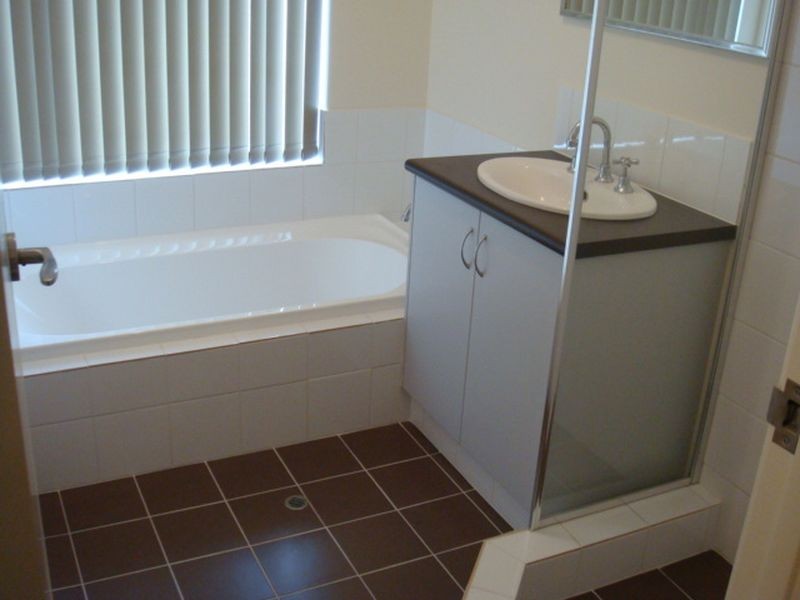 11 Extensa Road, Wattle Grove WA 6107