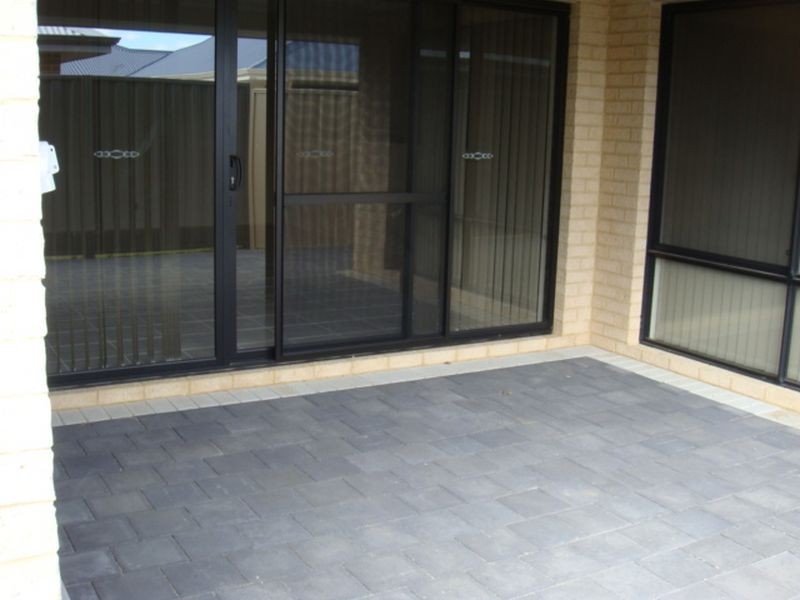 11 Extensa Road, Wattle Grove WA 6107