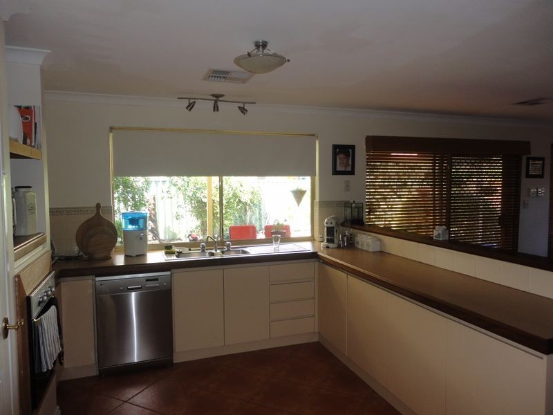 28 Pyrite Court, Forrestfield WA 6058
